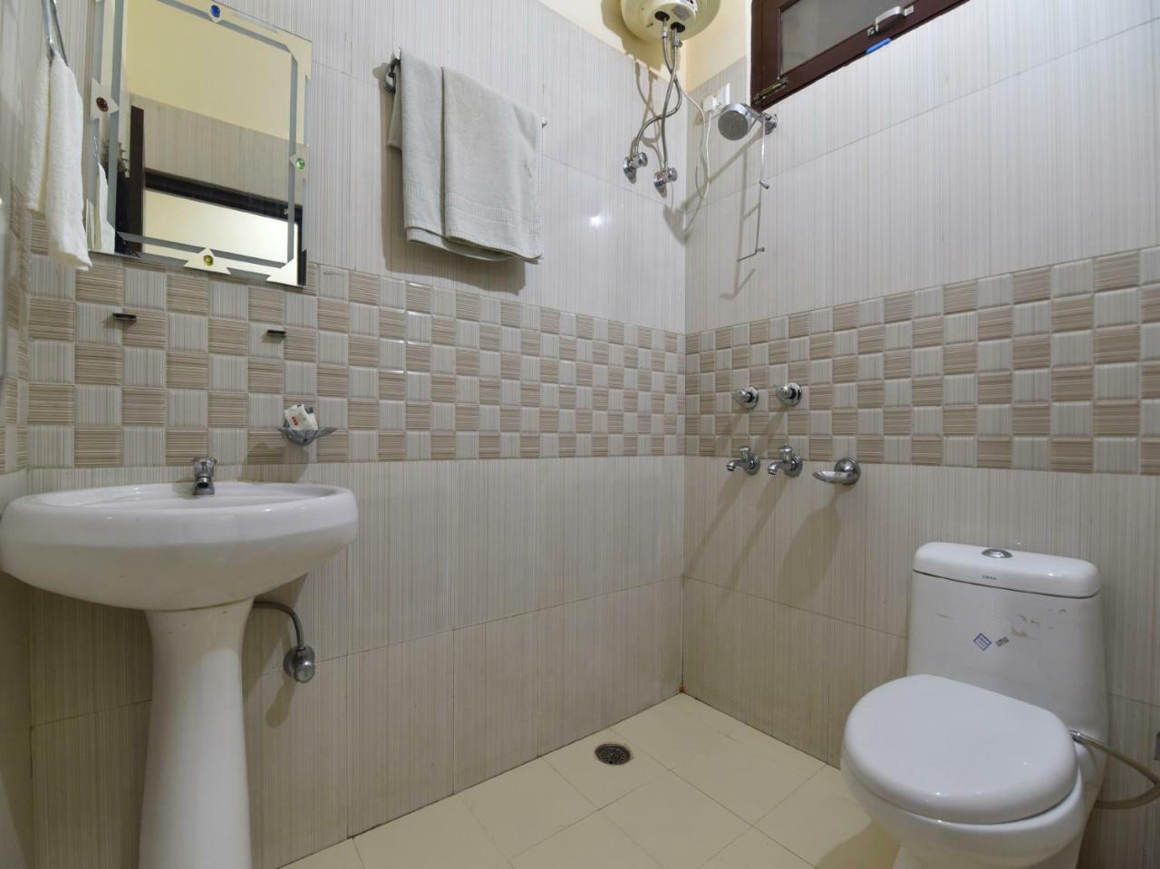 Oyo 28027 Hotel Dhruv Mandi Zewnętrze zdjęcie