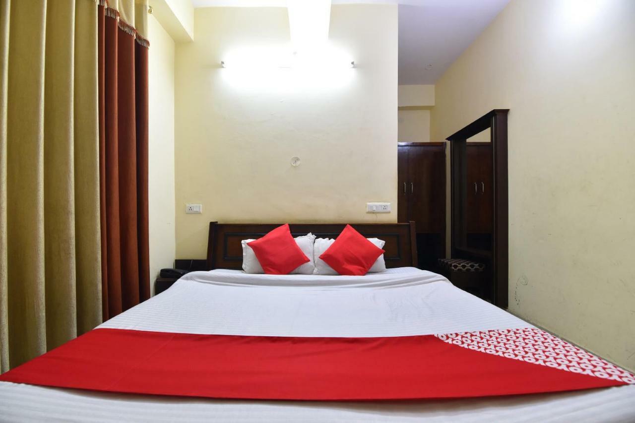 Oyo 28027 Hotel Dhruv Mandi Zewnętrze zdjęcie